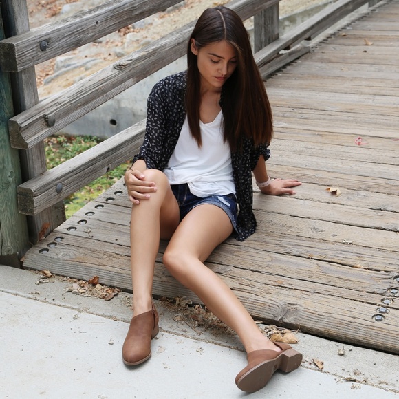 Cognac Brown Side Cutout Ankle Booties Boots Shoes - Picture 4 of 5